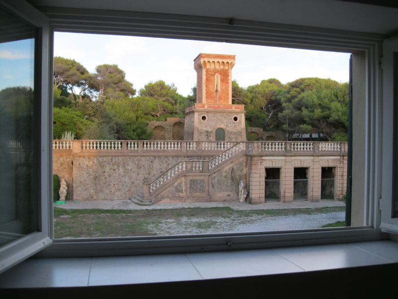 Bedroom 3 (2nd floor) 010.jpg